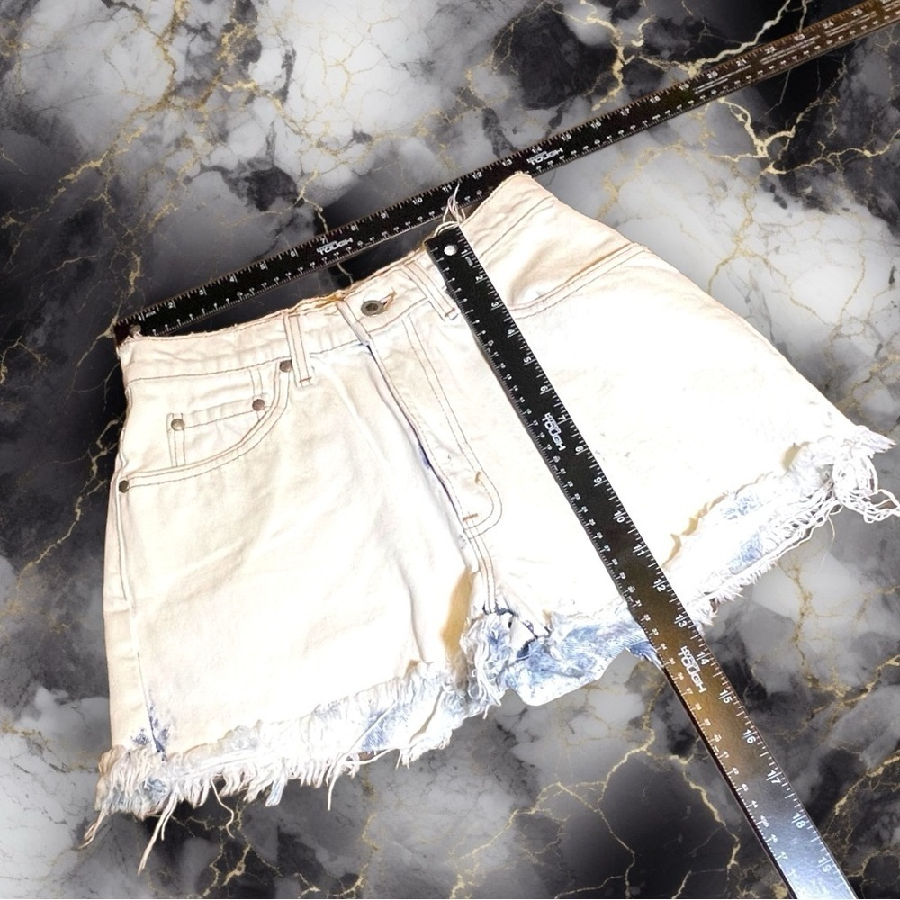 Levi’s Vintage Silvertab 630 Raw Hem Acid White Wash Jean Shorts Size 9/10 - Picture 14 of 16